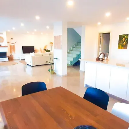 Private With Pool And Garden Villa *