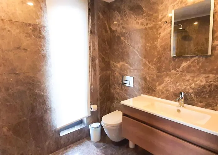Private With Pool And Garden 别墅 *