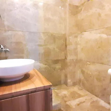 Private With Pool And Garden וילה