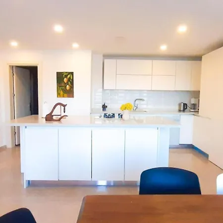 Private With Pool And Garden Vilă